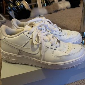 White Nike Airforce 1 low tops